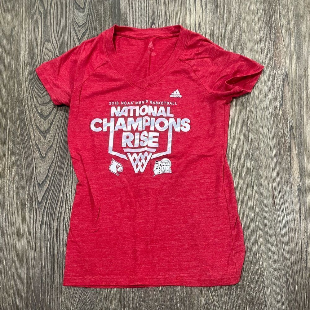 Adidas T-Shirt Short Sleeve V-Neck National Champions Rise Print Red Size M